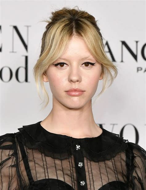 mia goth natural hair color